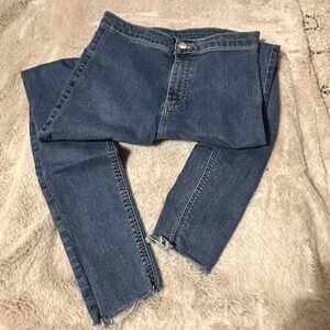 28x32 woman’s Topshop Moto Classic Blue Ankle Jeans with Frayed Hem